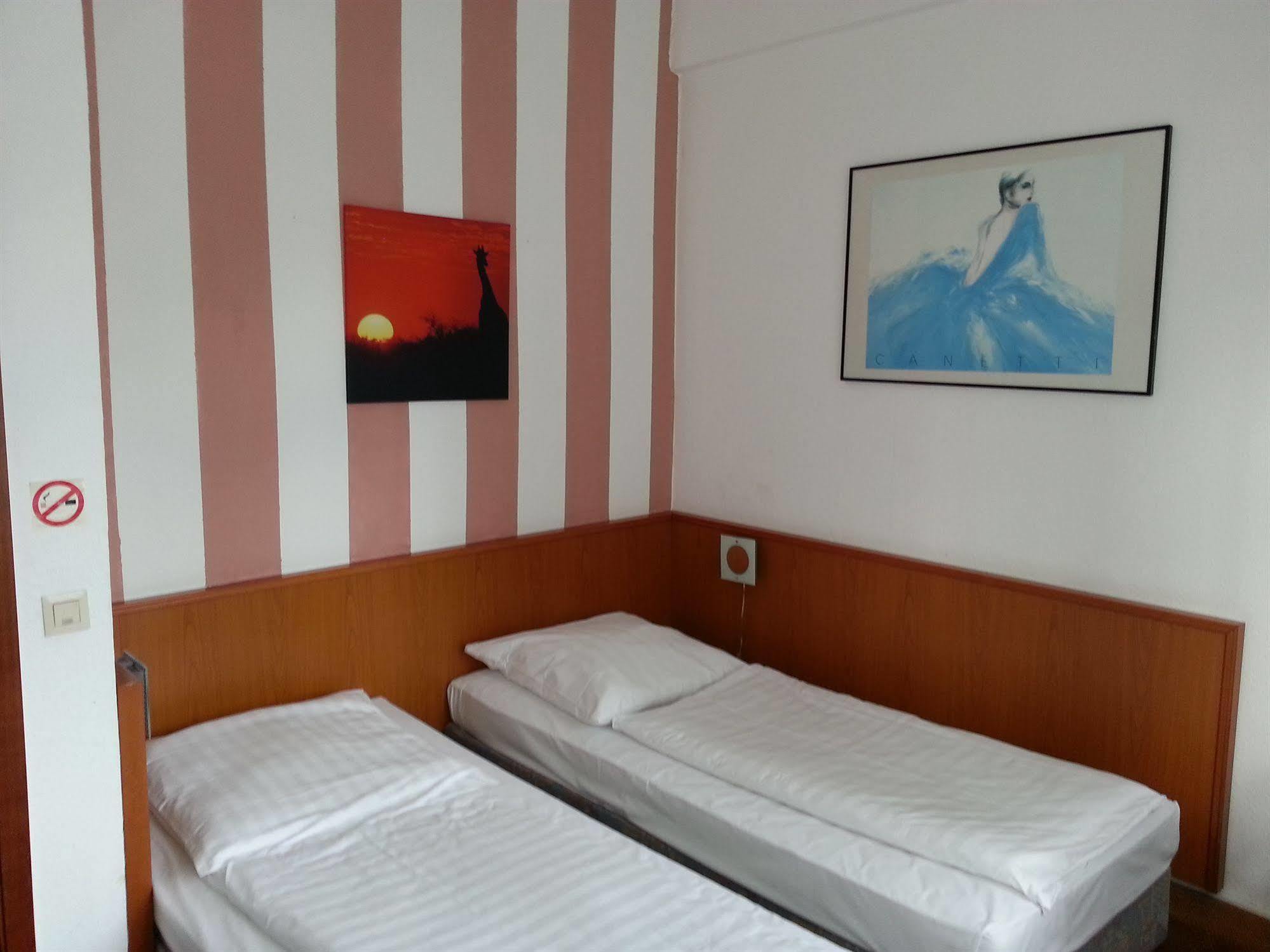 Itm Hotel Oase Hamburg Ngoại thất bức ảnh
