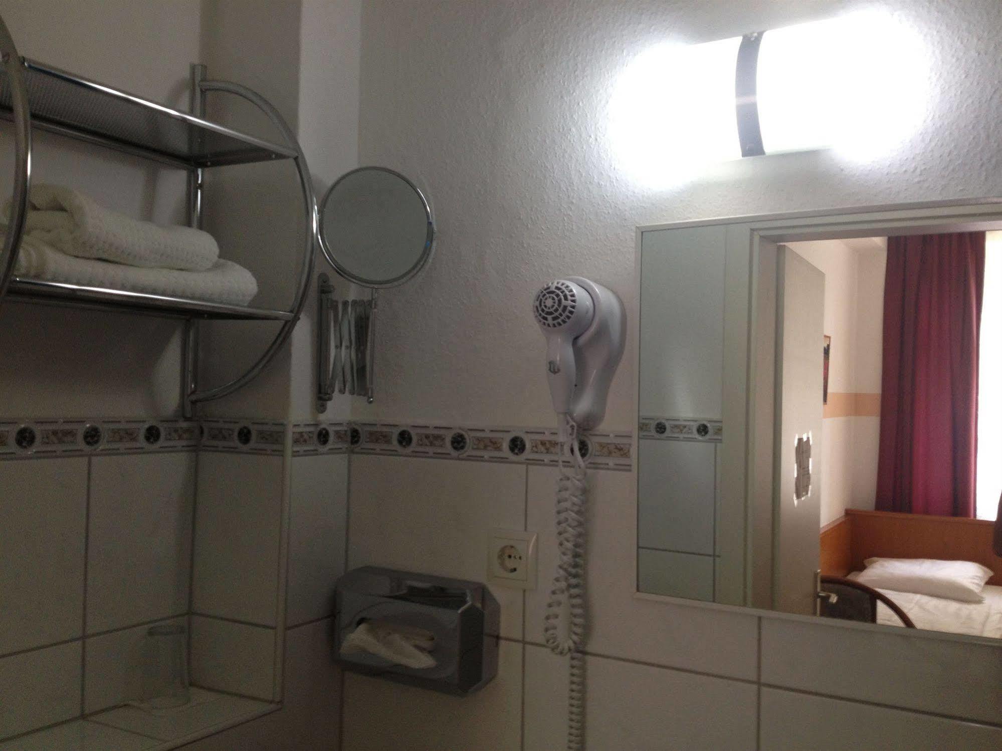 Itm Hotel Oase Hamburg Ngoại thất bức ảnh